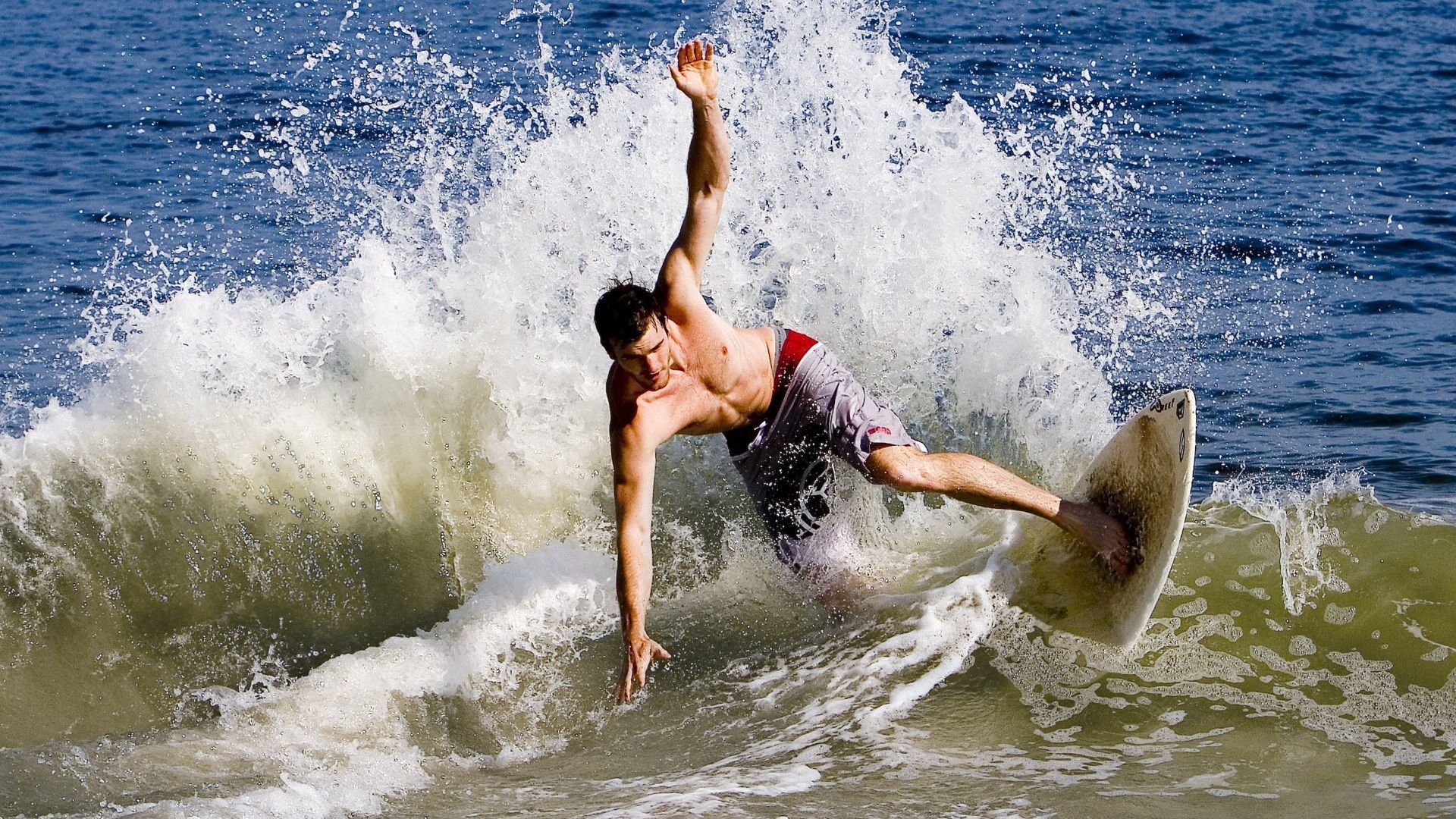 开云体育在线-梅赛德斯横扫法拉利，周冠宇扛起全队，新时代的序章